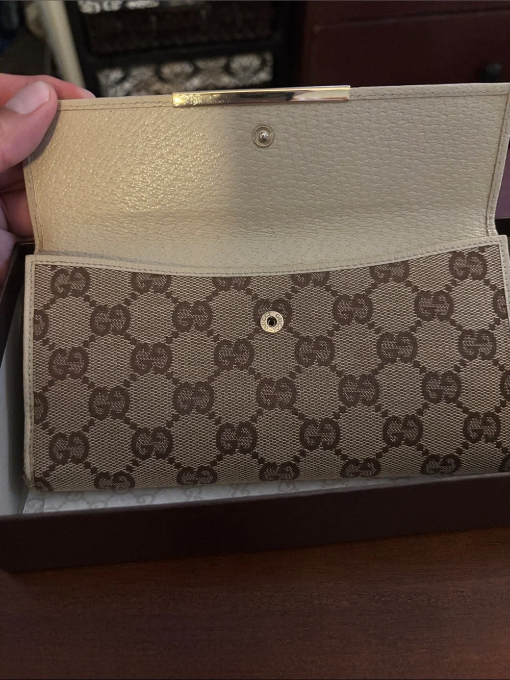 Gucci Beige and Brown GG Canvas Continental Wallet with Gold Plate - Picture 3 of 12